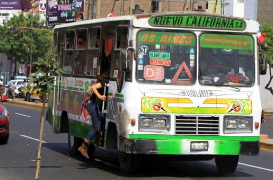Transportistas suben pasajes para poder pagar extorsiones