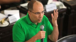 Pablo Secada le respondió a Castro: “No está siendo imparcial”