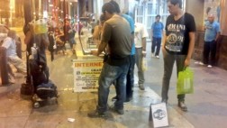‘Clases’ para robar señal WiFi en pleno centro de Lima