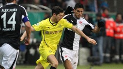 Mira el gran duelo entre Zambrano y el goleador Lewandowski