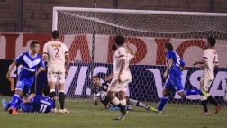 ANÁLISIS: ¿Por qué Universitario jugó mal ante Vélez?