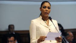 Cenaida Uribe fue a UGEL que debía supervisar a su colegio