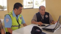 Sereno con habilidades especiales atiende en Surco