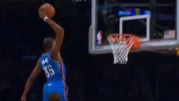 Durant destrozó a los Lakers con 43 puntos y esta clavada