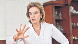 "Lourdes dice que Secada es como su hijo, ¡que lo corrija!"