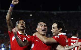 Chile venció 2-1 a Ecuador y ambos clasificaron al Mundial