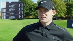 Precisión total: Rooney juega golf con un balón de fútbol