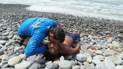 Más de 100 personas fueron rescatadas del mar el domingo