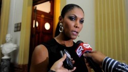 Uribe evalúa denunciar por difamación a ex director de colegio