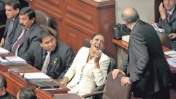 Gana Perú prepara blindaje para Uribe en la Comisión de Ética