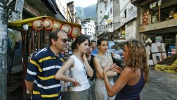 Conoce más sobre el turismo slum, una práctica peculiar