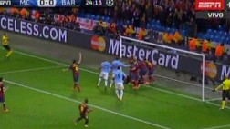 'Blooper' de Valdés casi le cuesta un gol en contra al Barza