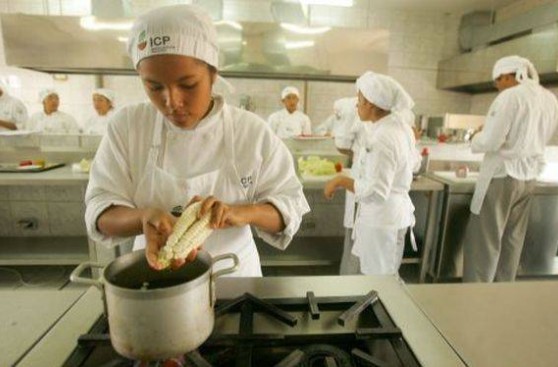 Jóvenes limeños podrán acceder a cursos de gastronomía