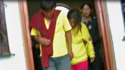 Sujeto lanza a su pareja del segundo piso y ella no lo denuncia
