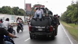 Venezuela: Miles siguieron el vehículo que se llevaba a López