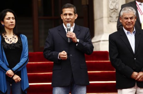 Nadine Heredia corrige a César Villanueva sobre sueldo mínimo