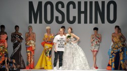 Moschino se inspira en la comida chatarra para su colección
