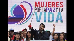 Maduro blandió espada de Bolívar y pidió una conferencia de paz