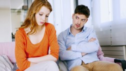 ¿Tu pareja es distante? 7 razones para que dejes de preocuparte