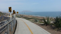 Acantilado de la bajada Marbella sin una barrera para ciclistas