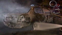 Ate: extorsionadores incendiaron el vehículo de un comerciante
