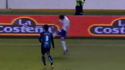 Sensacional volea desde la mitad de la cancha asombra al mundo