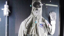 Subastan los objetos de la primera misión espacial