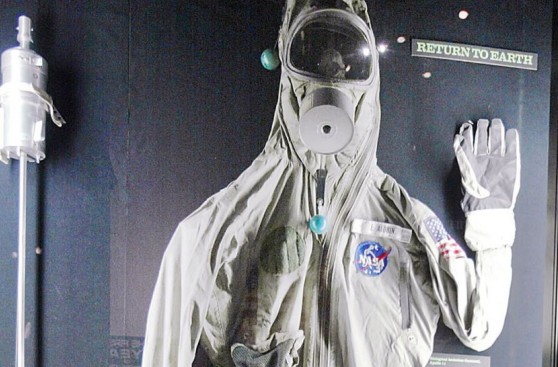 Subastan los objetos de la primera misión espacial