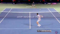Federer obligó a Djokovic a aplaudirlo por este fenomenal punto