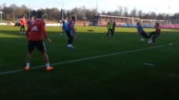 Mira la dura entrada de Mandzukic a Schweinsteiger