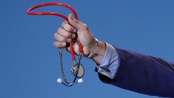 Los estetoscopios de los doctores pueden transmitir bacterias