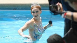 Reina del Festival de Viña realizó tradicional piscinazo