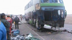 Ica: tres muertos y seis heridos dejó choque de bus con tráiler