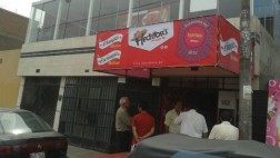 Los Olivos: sicarios dispararon contra fachada de una dulcería