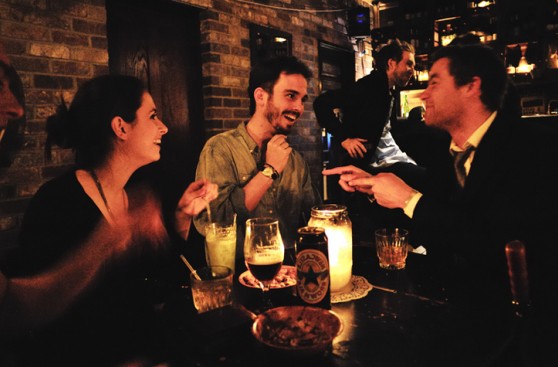 Cómo ganarte a los amigos más cercanos de tu pareja