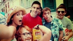 Messi se toma 'selfies' con hinchas en calles de Río de Janeiro