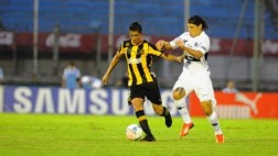 Paolo Hurtado dio una asistencia en el triunfo de Peñarol