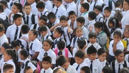 Escolar se desmayó en formación durante discurso de congresista