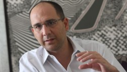 Policía deploró insultos de Pablo Secada a agente e institución