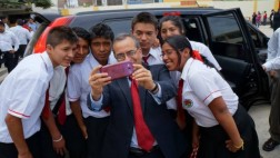 Ministro de Educación no se resistió a la fiebre del ‘selfie’