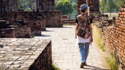 Viaja a Tailandia y recibe una cirugía plástica como obsequio