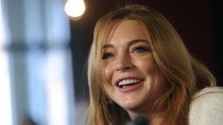 Mira a Lindsay Lohan vestida de novia en "2 Broke Girls"