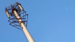 Editorial: De brujas y antenas