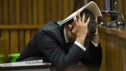 Fotos de Pistorius minutos después de asesinar a su novia