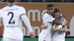 Schalke ganó con doblete de Huntelaar y es tercero en Alemania