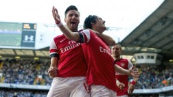Arsenal le ganó al Tottenham y aún pelea en la Premier