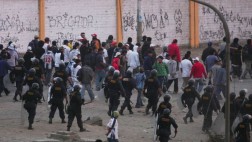 'Hinchas' de Alianza y Cristal se enfrentaron con piedras