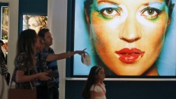 Muestra de Mario Testino genera colas en museo argentino