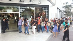 El furor por Paul McCartney en Lima se traduce en largas colas