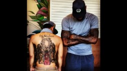 ¿Nueva moda? LeBron posa con hinchas que tienen tatuajes de él